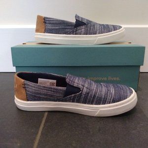 TOMS Luca Navy Chambray size Youth 1 slip on sneaker